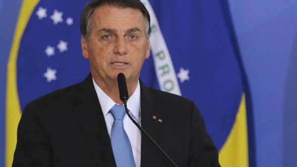 Bolsonaro cita PRF e pede “compreensão” de servidores sobre reajuste