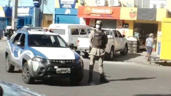 Tiroteio entre policiais e suspeitos assusta moradores do IAPI, em Salvador