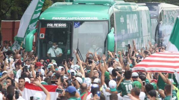 Como foi a saída do Palmeiras no embarque para o Mundial - Confiança, provocação e festa da torcida