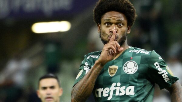 Palmeiras e Luiz Adriano chegam a acordo, e contrato do atacante é rescindido