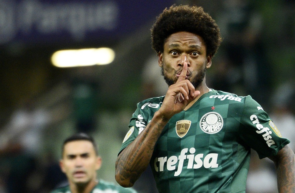 Palmeiras e Luiz Adriano chegam a acordo, e contrato do atacante é rescindido