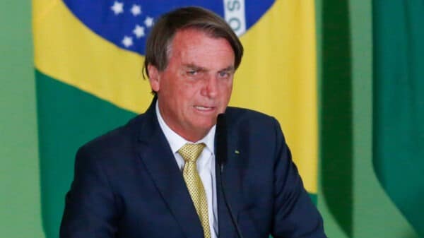 Bolsonaro diz que Petrobras tem 'lucro absurdo' e se diz insatisfeito com reajuste dos combustíveis