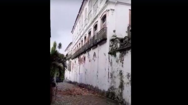 Parte do telhado de igreja do século 18 no Pelourinho desaba após forte chuva em Salvador