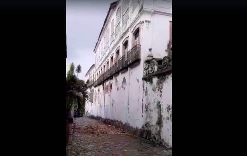 Parte do telhado de igreja do século 18 no Pelourinho desaba após forte chuva em Salvador