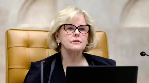 Rosa Weber nega arquivar inquérito sobre atuação de Bolsonaro no caso Covaxin