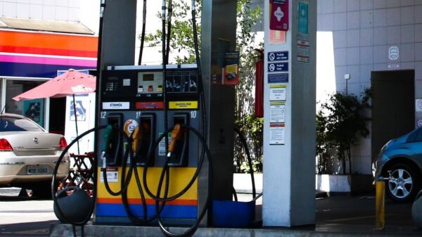 Troca de gasolina por etanol pode não ser vantajosa para o consumidor