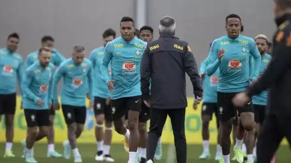 Tite mexe em todos os setores e faz sete trocas para enfrentar a Bolívia