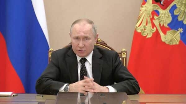 Putin diz que Rússia atingirá objetivos na Ucrânia e não se curvará