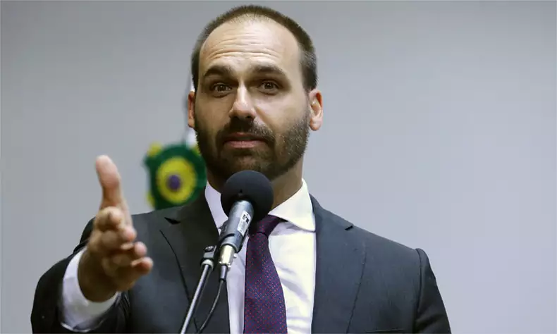 Deputado ironiza roubo de celular de prefeita de Lauro de Freitas