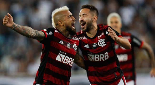 Flamengo decora o caminho das vitórias, diminui vantagem e viaja fortalecido