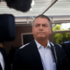 EUA dizem que era necessário estar vacinado quando Bolsonaro foi ao país