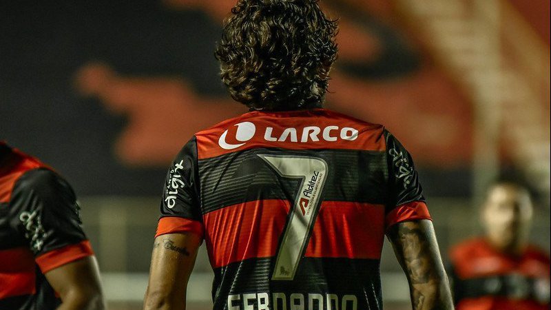 Ex-volante do Vitória tentou ser expulso por R$ 500 mil e não conseguiu