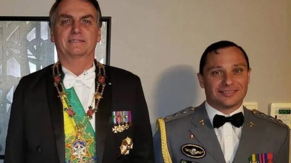 Perícia feita em celular de Mauro Cid revela conteúdo comprometedor