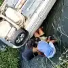 Família é resgatada após veículo cair em córrego em Salvador
