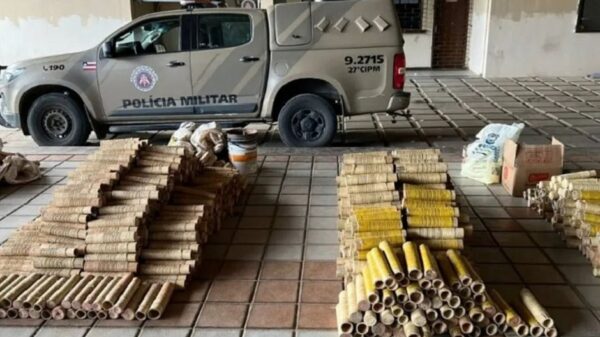 PM apreende 600 espadas e 50 kg de pólvora em Cruz das Almas