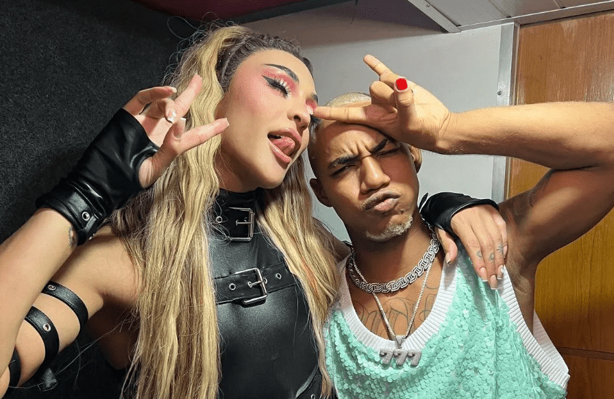 "Cantor de pagodão abandona namorada ao se encantar por Pabllo Vittar, com respaldo da sua banda"