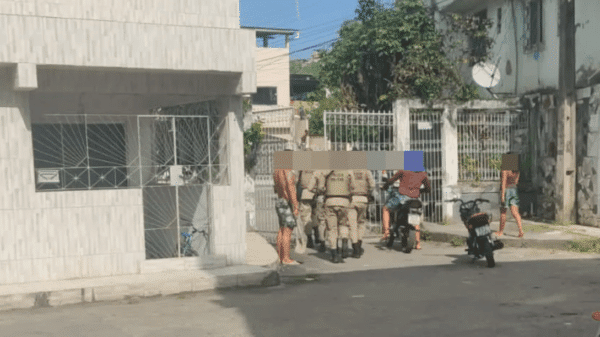 Homem Morre após Trocar Tiros com PMs em Salvador
