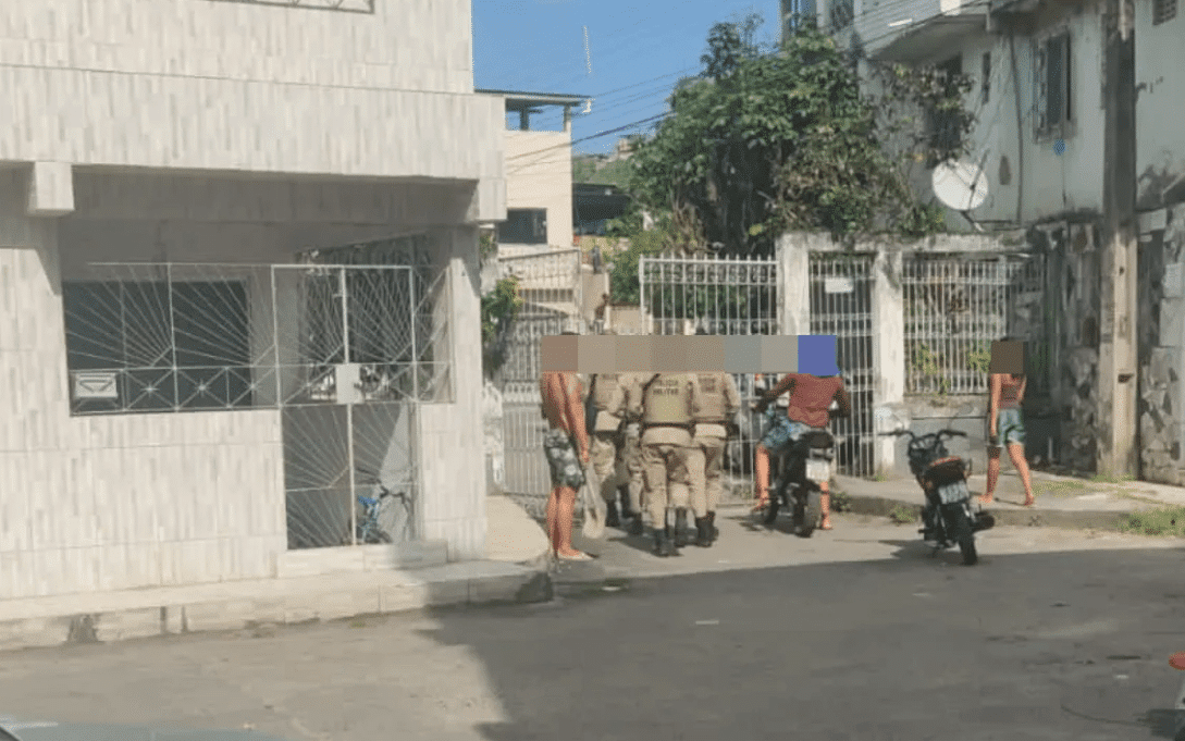 Homem Morre após Trocar Tiros com PMs em Salvador