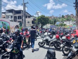 Protesto de Mototaxistas Congesta o Trânsito em Salvador