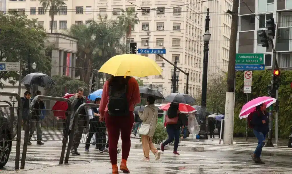 Chuva atinge capital e região metropolitana na noite desta quinta-feira Foto: Daniel Teixeira/Estadão - 14-09-2023