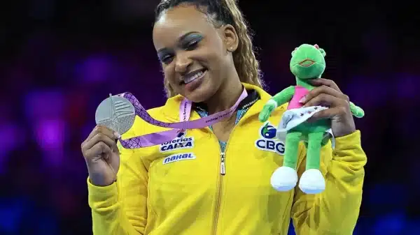 Rebeca Andrade garante o bronze na trave; Simone Biles fica com o ouro e é tetracampeã