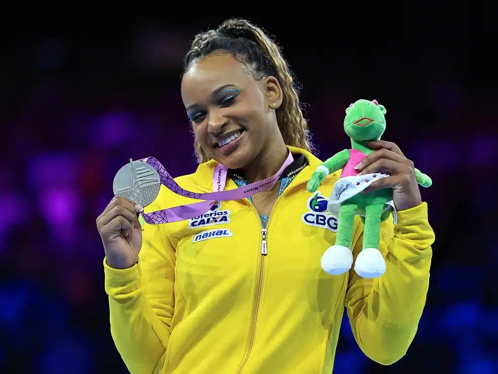 Rebeca Andrade garante o bronze na trave; Simone Biles fica com o ouro e é tetracampeã