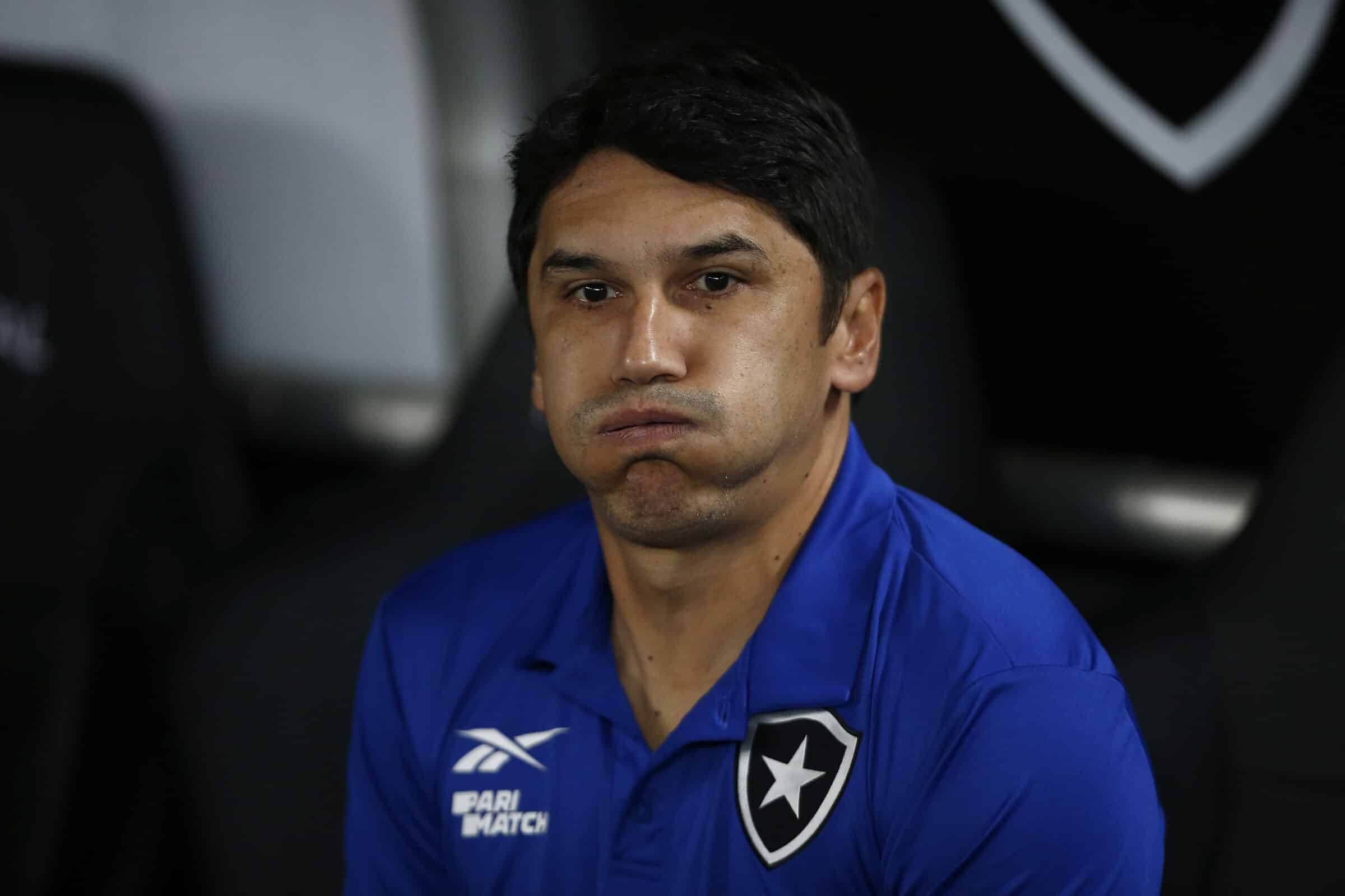 Botafogo decide tirar Lúcio Flávio do cargo, mas só fará anúncio quando tiver novo técnico