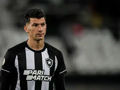 Victor Cuesta e Philipe Sampaio não se reapresentam ao Botafogo; argentino está de saída