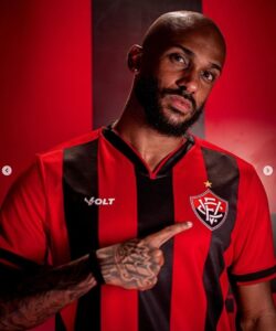 De uniforme novo aos reforços; Vitória se prepara para o início do Brasileirão série A 2024.