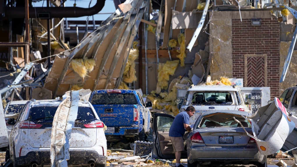 A imagem mostra os danos causados pelo tornado que aconteceu no Texas.