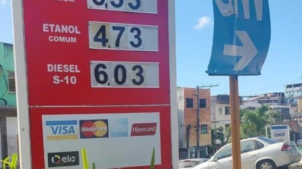 Motoristas se depararam com o aumento de R$0,70 na gasolina em alguns postos na capital baiana | Foto: Cidadão Repórter