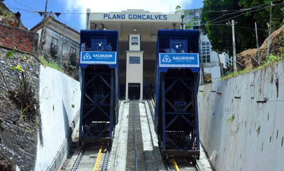 Cabine do Plano Inclinado Gonçalves despenca e deixa uma pessoa ferida