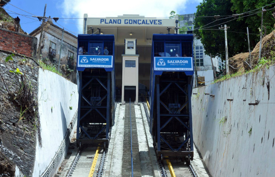 Cabine do Plano Inclinado Gonçalves despenca e deixa uma pessoa ferida