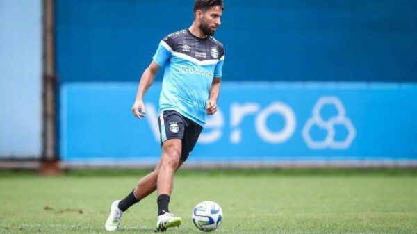 Pepê em treino do Grêmio — Foto: Lucas Uebel/Grêmio