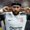 Memphis Depay comemora após marcar para o Corinthians sobre o São Bernardo Rodrigo Coca/Ag Corinthians