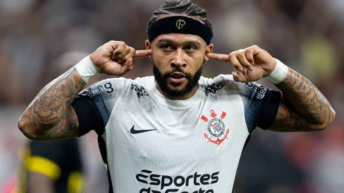 Memphis Depay comemora após marcar para o Corinthians sobre o São Bernardo Rodrigo Coca/Ag Corinthians