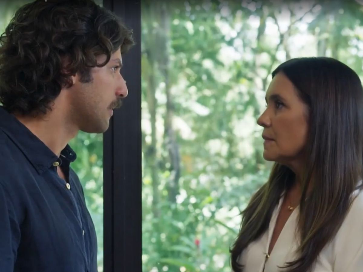 Mércia (Adriana Esteves) e Mavi (Chay Suede) vão se entender no final de "Mania de Você" (Reprodução/Globo)