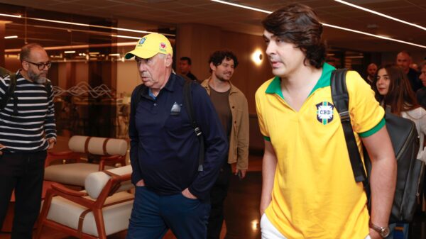O italiano Carlo Ancelotti (novo técnico da Seleção Brasileira) e o empresário Diego Fernandes no RJ. Crédito:Rafael Ribeiro
