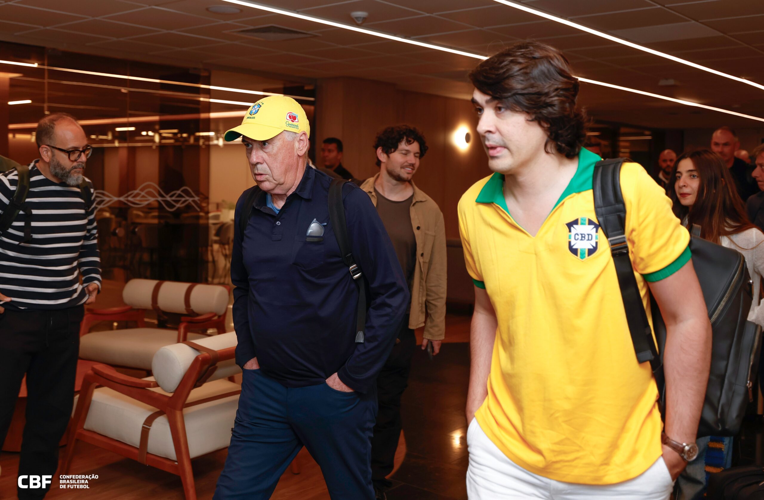 O italiano Carlo Ancelotti (novo técnico da Seleção Brasileira) e o empresário Diego Fernandes no RJ. Crédito:Rafael Ribeiro