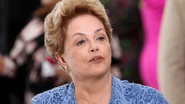 Comissão do governo aprovou por unanimidade o pedido de Dilma para ser reconhecida como anistiada política. — Foto: Fátima Meira/Futura Press/Estadão Conteúdo