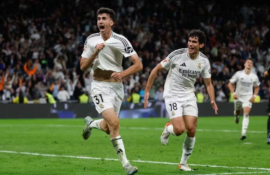 Zagueiro Jacobo Ramón faz o gol da vitória dramática do Real Madrid contra o Mallorca — Foto: Pierre-Philippe