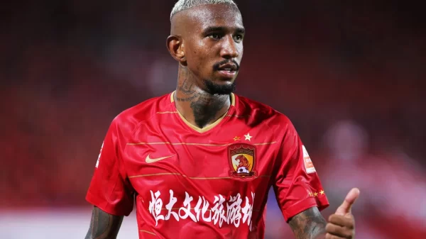 Talisca revela diálogo com Cadu sobre retorno ao Esquadrão - Foto: STR / AFP