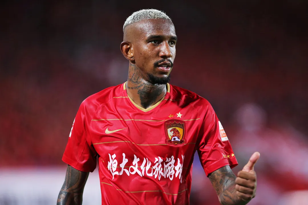 Talisca revela diálogo com Cadu sobre retorno ao Esquadrão - Foto: STR / AFP